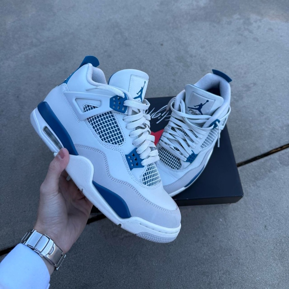 Super cool Jordan 4 Military Blue sneakers!